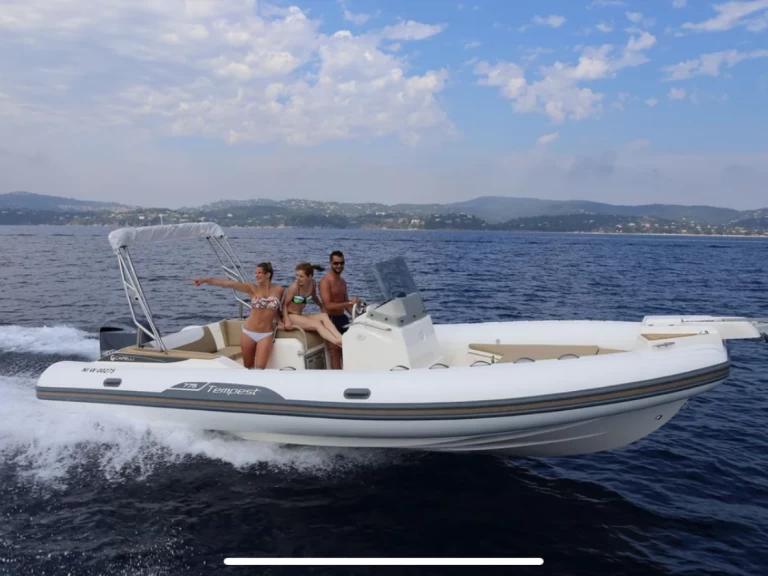 Location Semi-rigide à Mandelieu-la-Napoule - Capelli Tempest 775