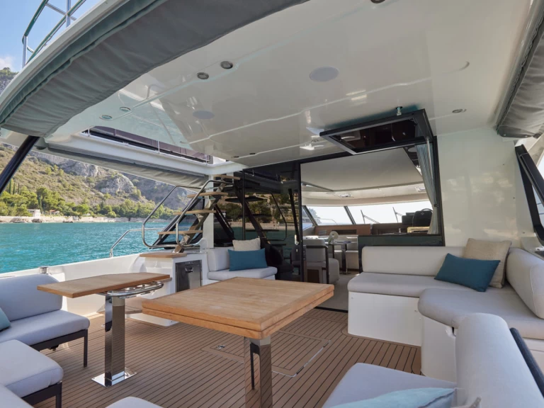 Location Bateau à moteur Prestige avec permis