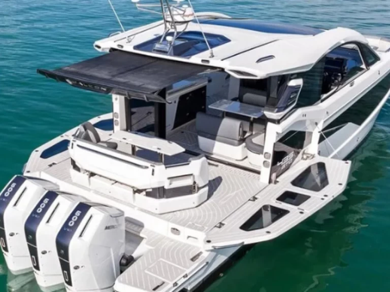 Bateau à moteur à louer à Ayia Napa au meilleur prix