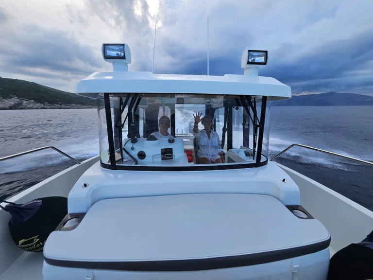 Bateau à moteur à louer à Split au meilleur prix