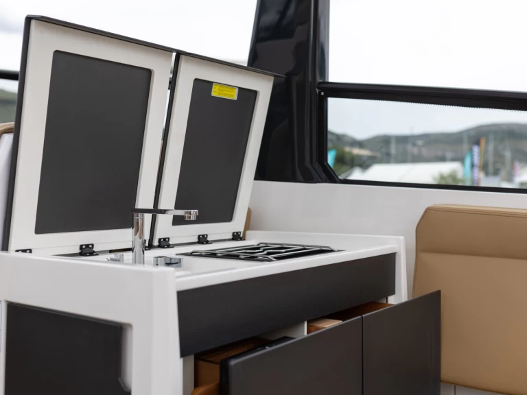 Louer Bateau à moteur avec ou sans skipper X-Yachts à Split