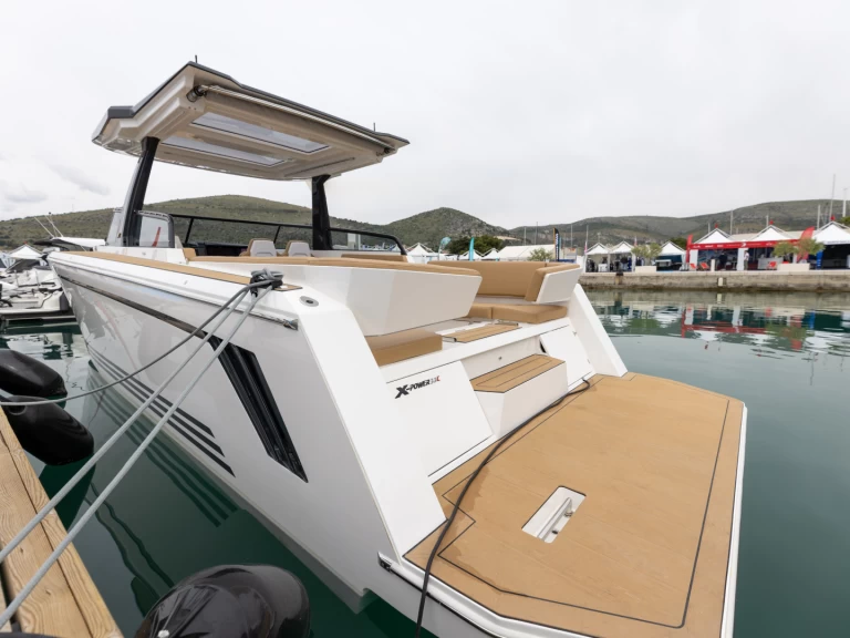 Bateau à moteur à louer à Split au meilleur prix