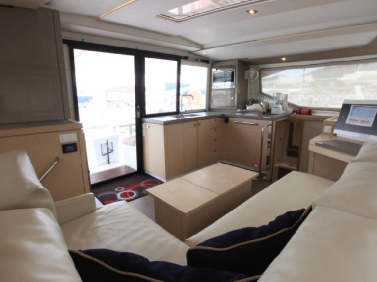 Location bateau Road Town pas cher Lucia 40