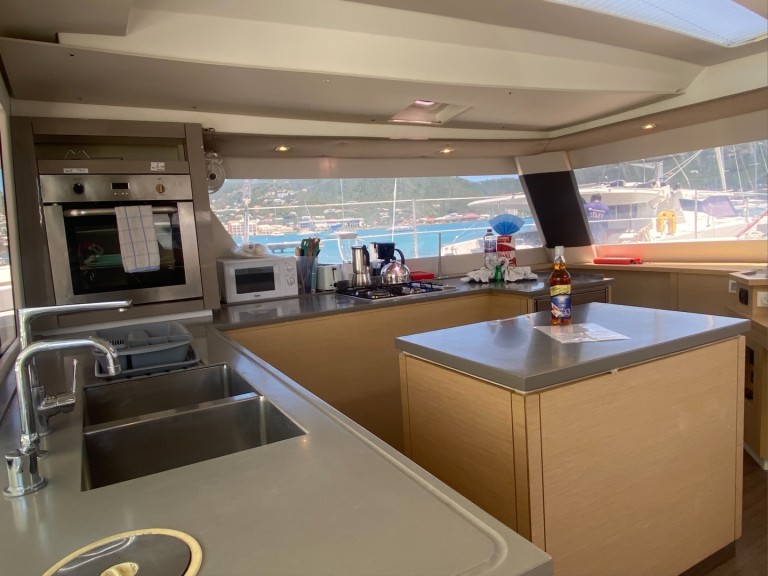 Location Catamaran Fountaine Pajot avec permis