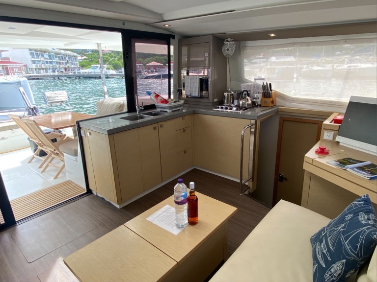 Louez un Fountaine Pajot Lucia 40 à Road Town