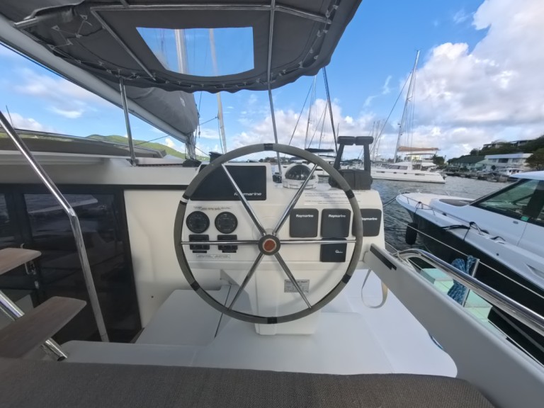 Location bateau Road Town pas cher Fountaine Pajot Helia 44 Evolution (Owner's Version)