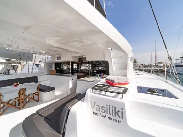 Catamaran à louer à Álimos au meilleur prix