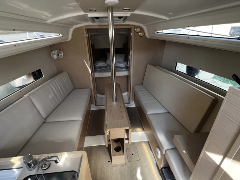 Bénéteau Oceanis 30.1 a louer à Volos