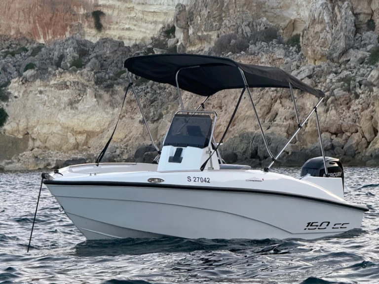 Bateau à moteur à louer à Xemxija au meilleur prix