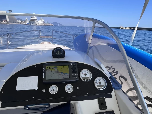 Location Bateau à moteur Capelli avec permis