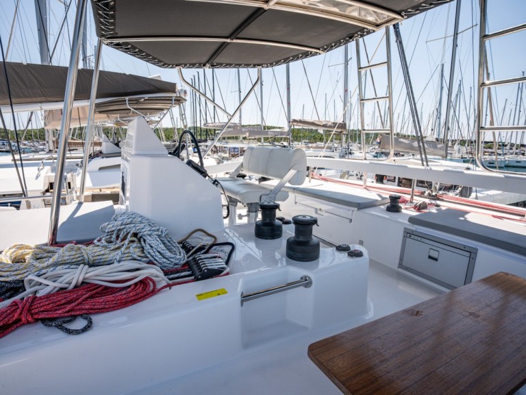 Louez un Dufour Dufour Catamarans 48 Sail à Pirovac