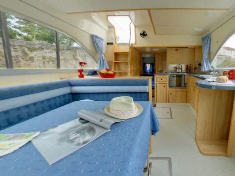 Location Bateau à moteur à Migennes - Le Boat Tango