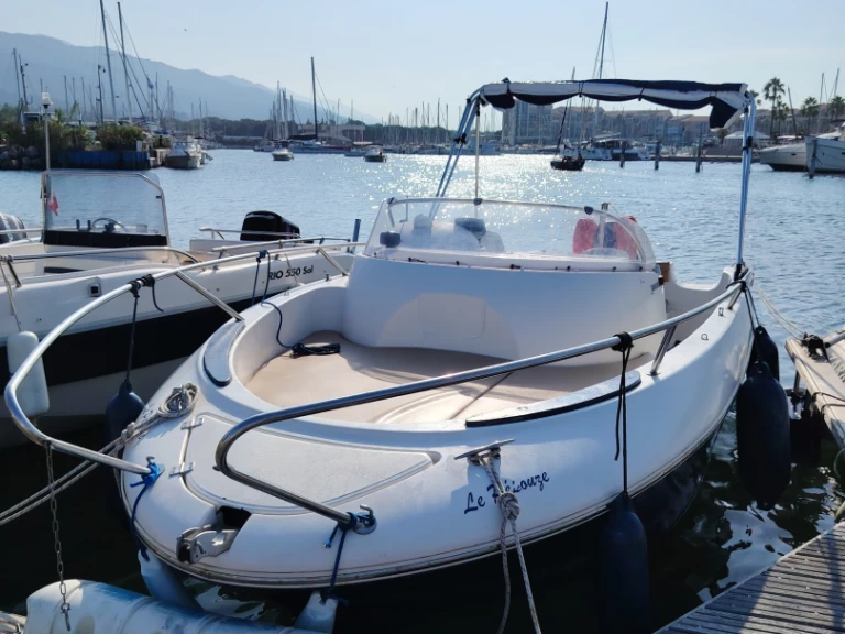 Location Bateau à moteur Jeanneau avec permis