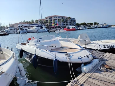 Jeanneau Cap Camarat 625 WA charter bareboat eller skeppad i France
