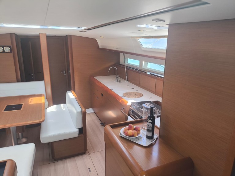 Louez un Jeanneau Sun Odyssey 519 à Nidri