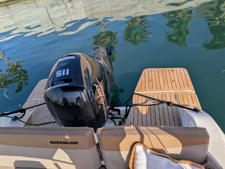 Location à Six-Fours-les-Plages - Quicksilver Quicksilver 605 Sundeck sur SamBoat