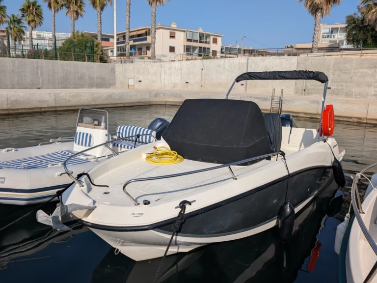 Location bateau Six-Fours-les-Plages pas cher Quicksilver 605 Sundeck