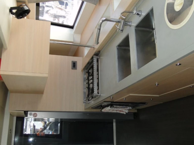 Catamaran à louer à Álimos au meilleur prix