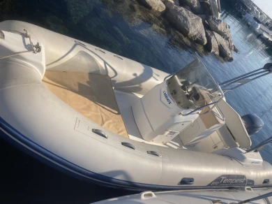 Capelli Capelli 570 Luxe in L'Île-Rousse on SamBoat