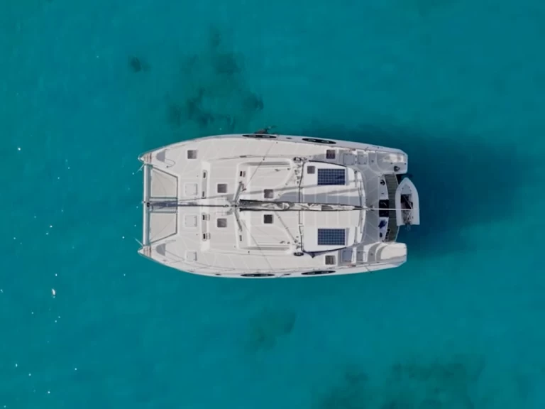 Louer Catamaran avec ou sans skipper Royal Cape à Hell-Ville