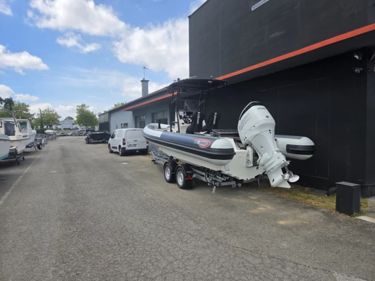 Location Semi-rigide Searib's avec permis