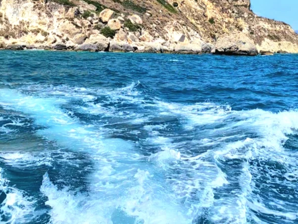 Louez un Bwa Bwa 550 Pro à Cagliari Port