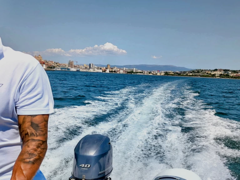 Location bateau Cagliari Port pas cher Bwa 550 Pro