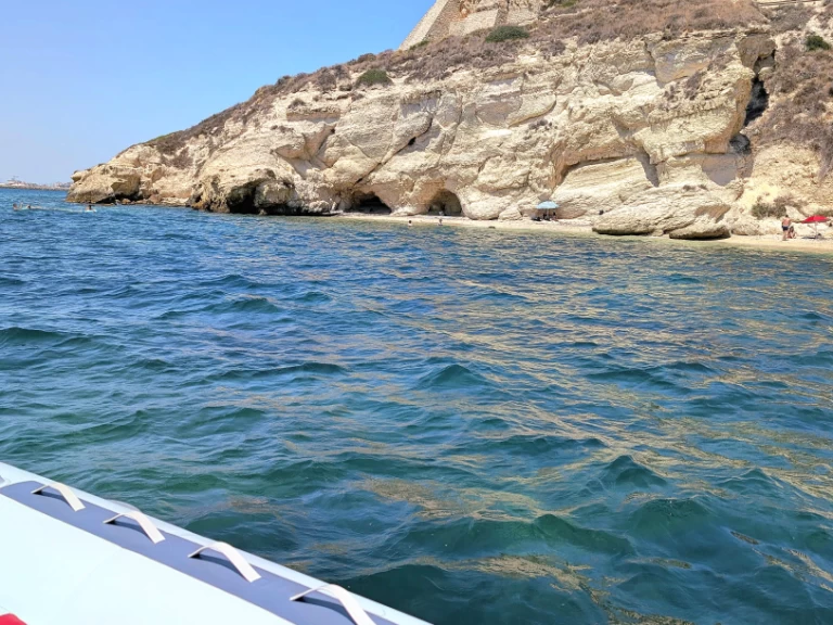 Location bateau Bwa Bwa 550 Pro à Cagliari Port sur Samboat