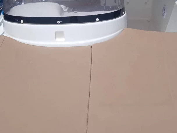 Location Bateau à moteur polyeste yacht avec permis