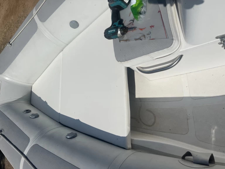 Louer Semi-rigide avec ou sans skipper Adventure à Hyères