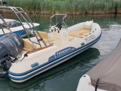 Yacht charter Saint-Jorioz billig Tempest 626 Ivory