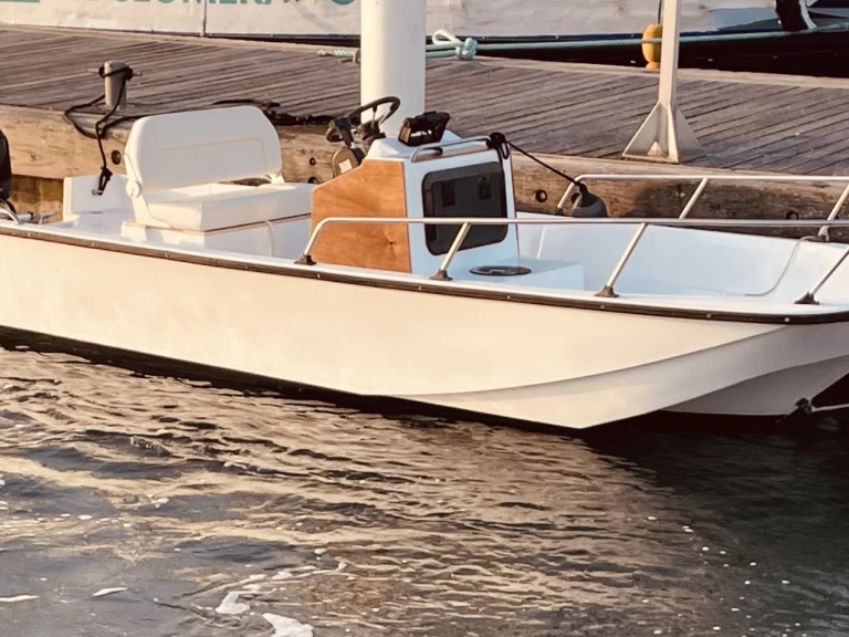 Bateau à moteur à louer à Larmor-Plage au meilleur prix