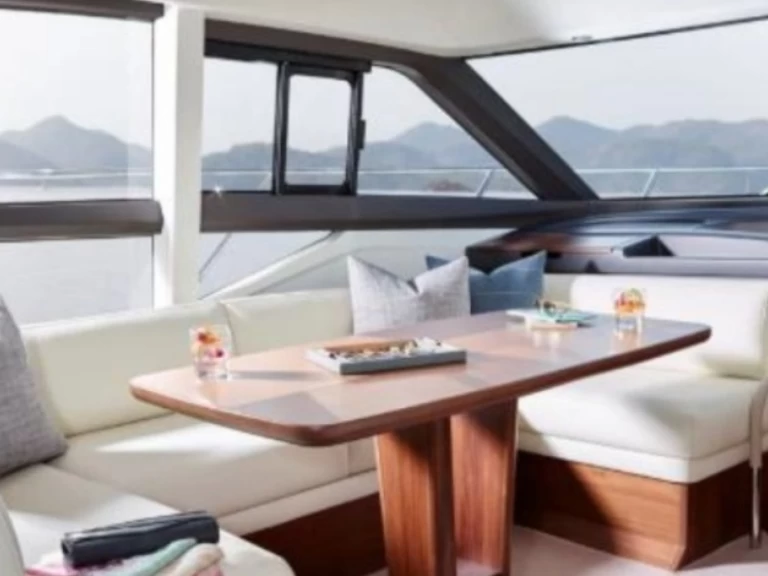 Bateau à moteur à louer à Juan-les-Pins au meilleur prix