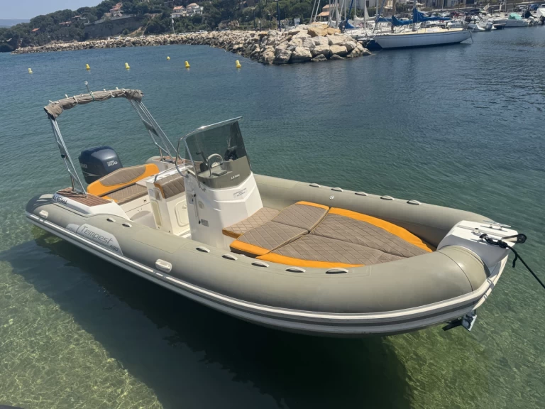 Location bateau Capelli Tempest 690 Luxe à La Madrague sur Samboat