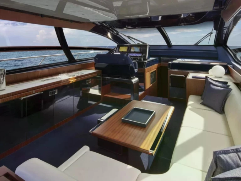 Location bateau Saint-Tropez pas cher Rebel 66