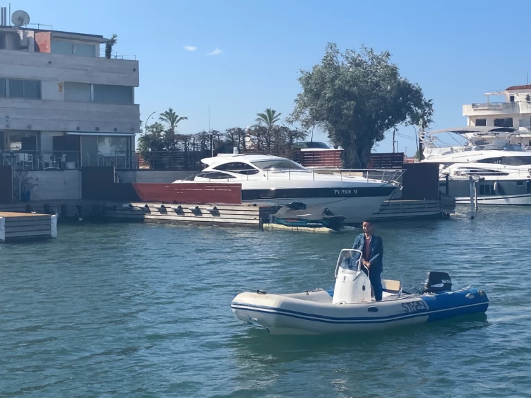 Zodiac Medline 500 a louer à Empuriabrava