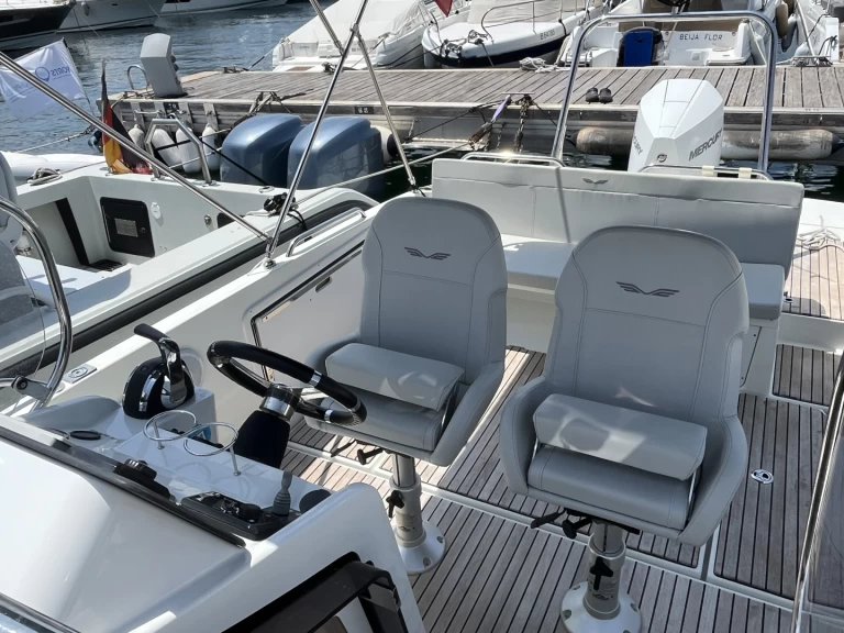 Location bateau Les Issambres pas cher Flyer 8 SPACEdeck