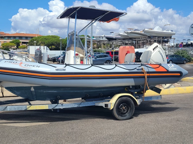 Semi-rigide à louer à Six-Fours-les-Plages au meilleur prix