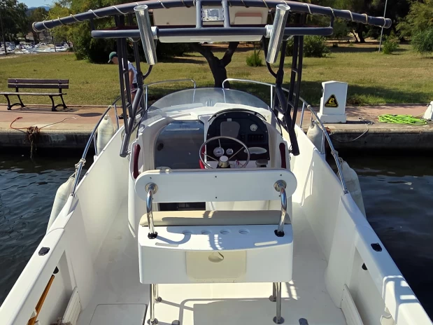 Location bateau Saint-Florent pas cher Flyer 750 Open