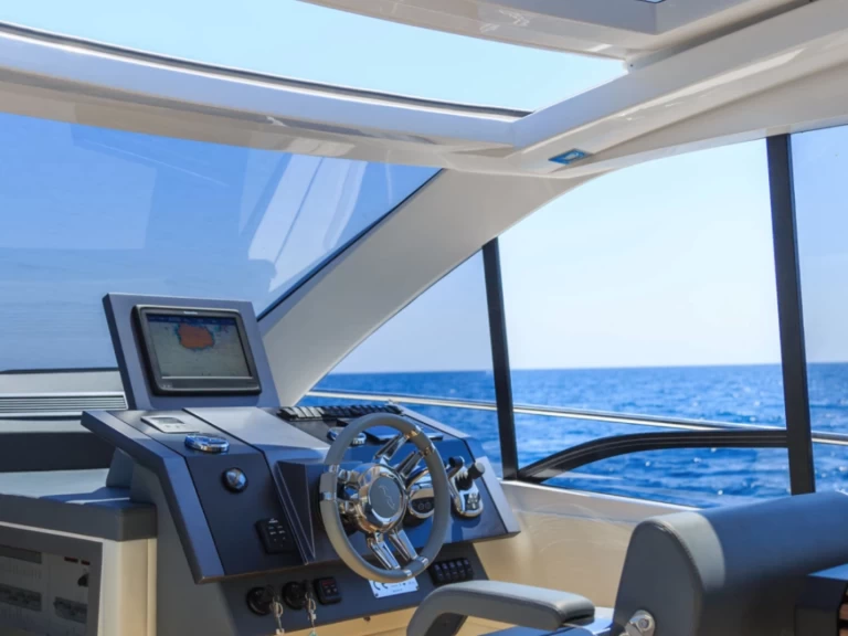 Bateau à moteur à louer à Naples au meilleur prix