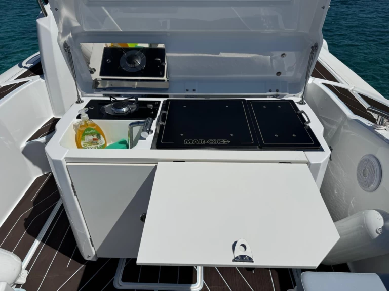 Louer Semi-rigide avec ou sans skipper Mar-Co à Poltu Quatu