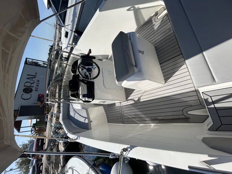 Louer Bateau à moteur avec ou sans skipper Cantiere Nautico Speedy à Trogir