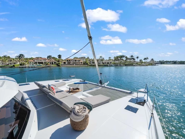 Location Yacht Fountaine Pajot avec permis