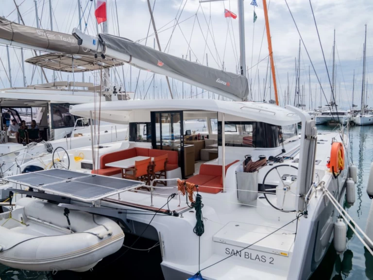 Location bateau Álimos pas cher Excess 14