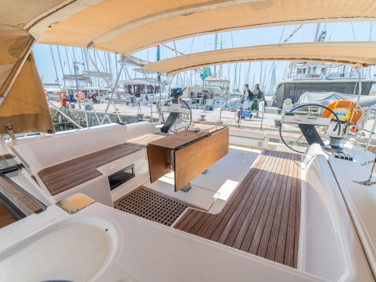 Location bateau Dufour Dufour 530 à Álimos sur Samboat