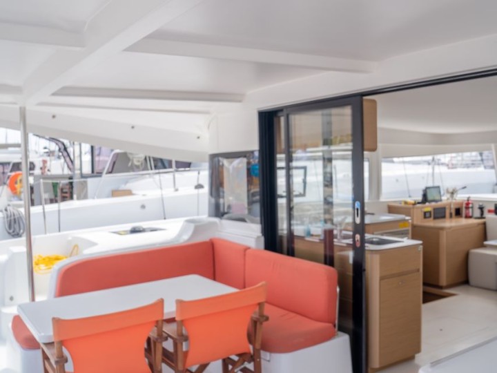 Catamaran à louer à Álimos au meilleur prix