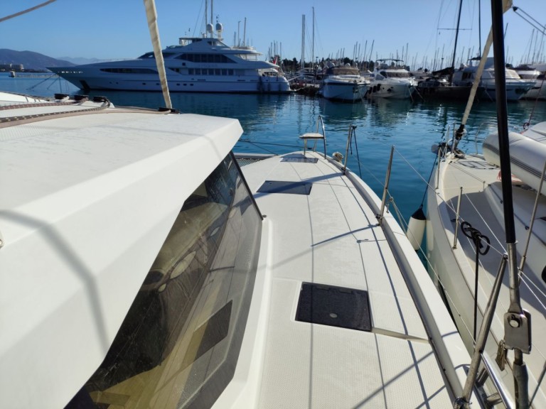 Catamaran à louer à Gouviá au meilleur prix