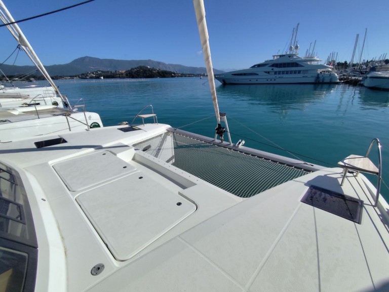 Fountaine Pajot Astrea 42 a louer à Gouviá