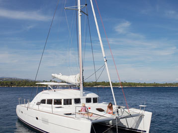 Location bateau Gouviá pas cher Lagoon 380