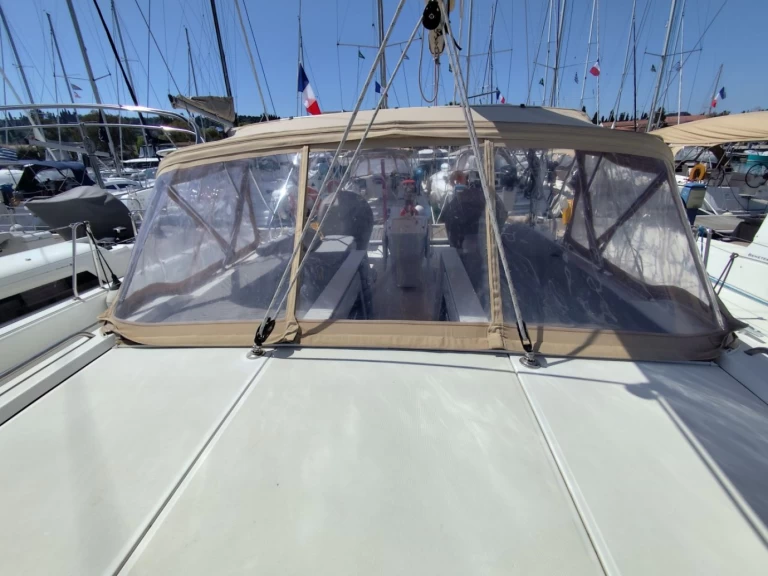 Louez un Bénéteau Oceanis 51.1 à Gouviá